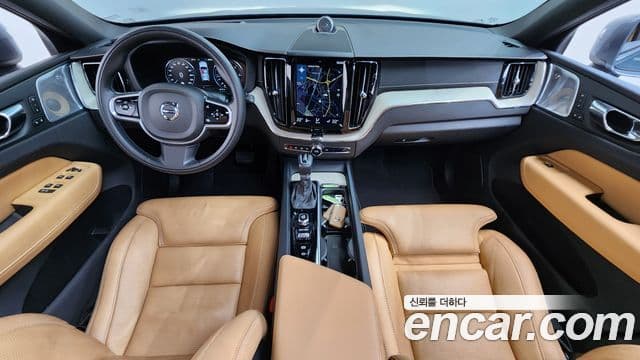 Volvo XC60 2018 — ფოტო 7/20