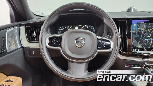Volvo XC60 2018 — ფოტო 12/20