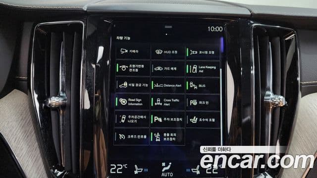 Volvo XC60 2018 — ფოტო 15/20