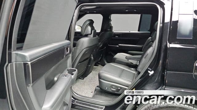 Hyundai Santa Fe 2023 — Фото 19/20