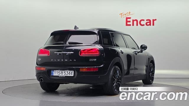 Mini Cooper Clubman 2023 — фото 2 из 20