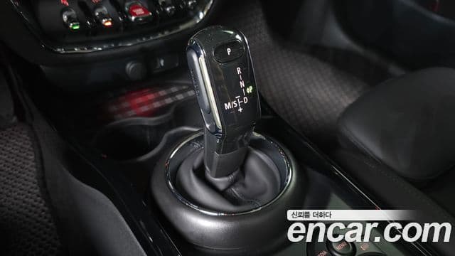 Mini Cooper Clubman 2023 — фото 9 из 20