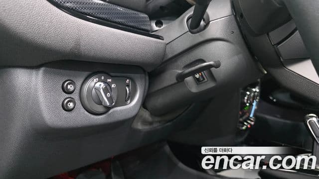 Mini Cooper Clubman 2023 — фото 12 из 20