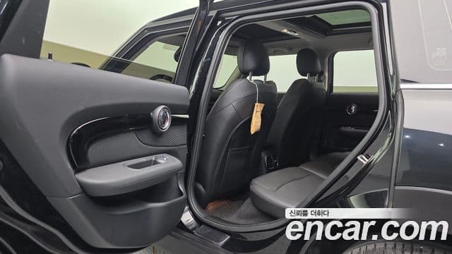 Mini Cooper Clubman 2023 — фото 17 из 20