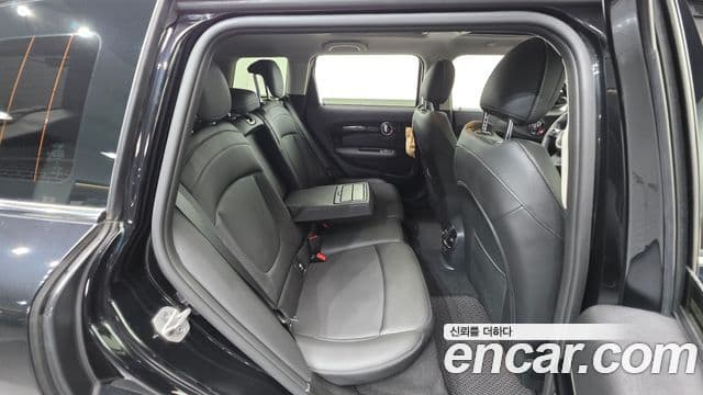 Mini Cooper Clubman 2023 — фото 18 из 20
