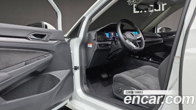 Volkswagen Golf 2023 — Şəkil 10/20