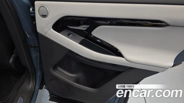 Land Rover Range Rover Evoque 2024 — Photo 7/33