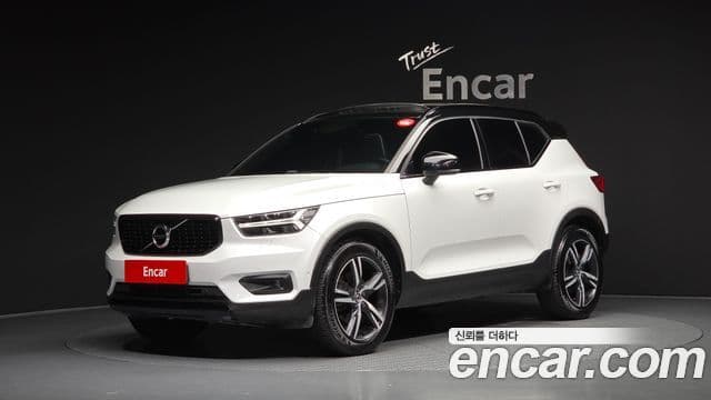 Volvo XC40 2019 — Фото 1/20