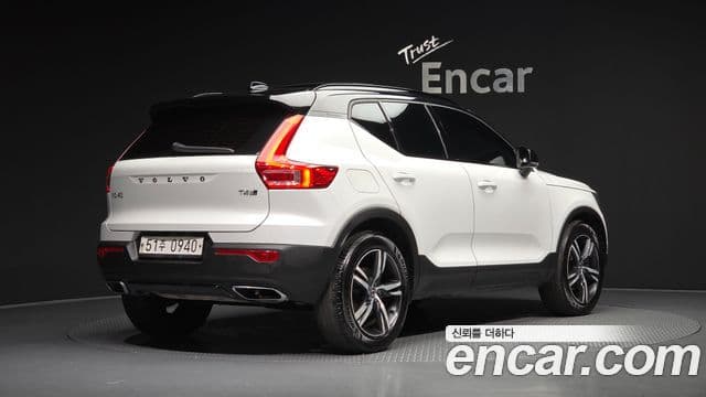Volvo XC40 2019 — Фото 2/20