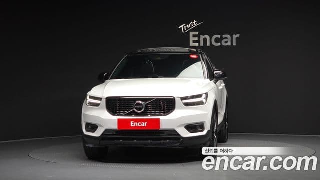 Volvo XC40 2019 — Фото 3/20