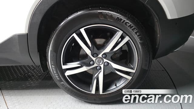 Volvo XC40 2019 — ფოტო 2/36