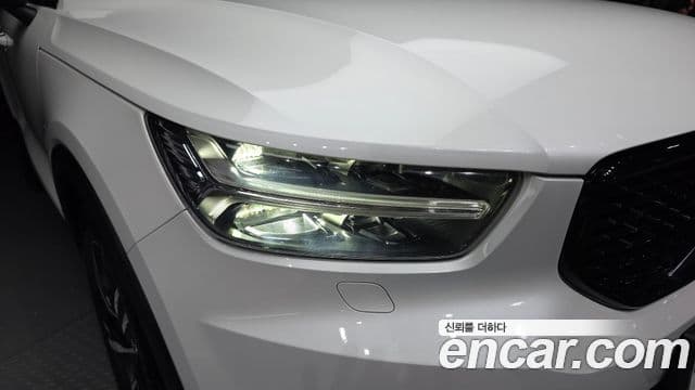 Volvo XC40 2019 — ფოტო 36/36