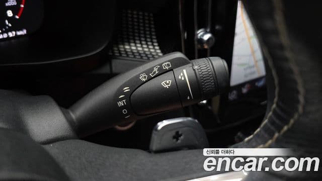 Volvo XC40 2019 — ფოტო 8/36