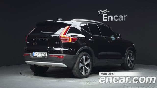 Volvo XC40 2025 — ფოტო 2/20