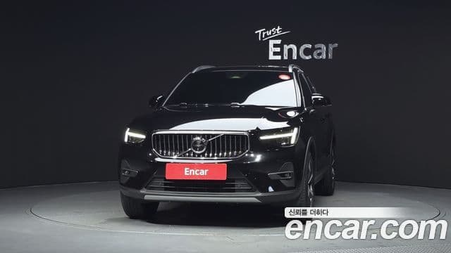 Volvo XC40 2025 — ფოტო 3/20