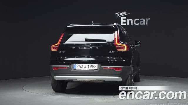 Volvo XC40 2025 — ფოტო 4/20