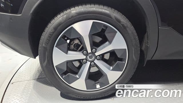 Volvo XC40 2025 — ფოტო 5/20