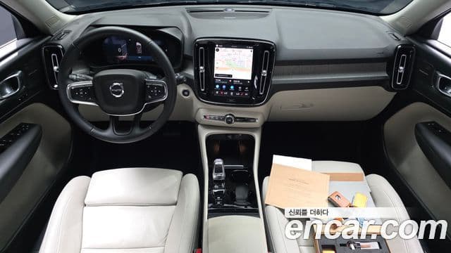 Volvo XC40 2025 — ფოტო 7/20