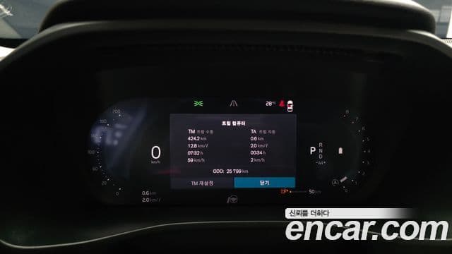 Volvo XC40 2025 — ფოტო 8/20
