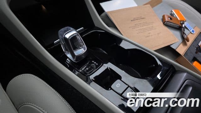 Volvo XC40 2025 — ფოტო 9/20
