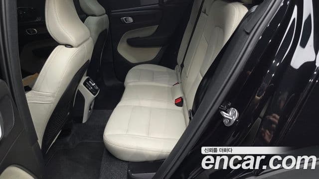Volvo XC40 2025 — ფოტო 12/20