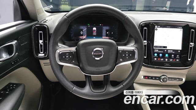 Volvo XC40 2025 — ფოტო 13/20