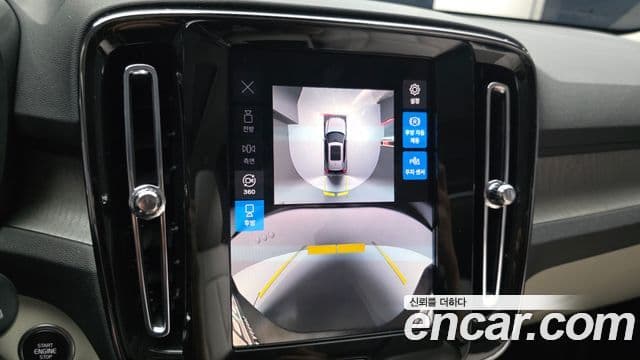 Volvo XC40 2025 — ფოტო 16/20