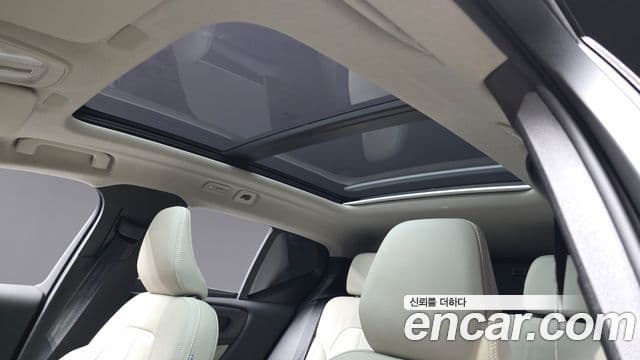 Volvo XC40 2025 — ფოტო 17/20