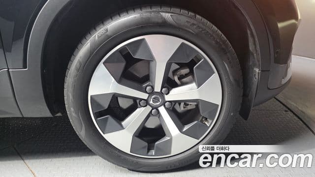 Volvo XC40 2025 — Photo 24/34