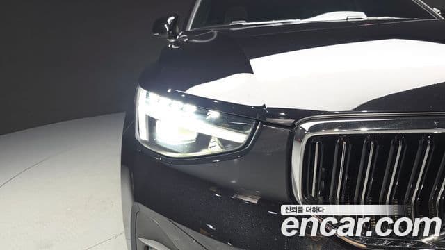 Volvo XC40 2025 — Photo 34/34