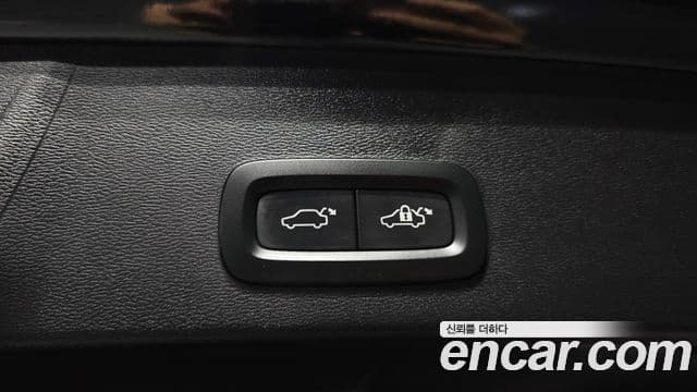 Volvo XC40 2025 — Photo 22/34