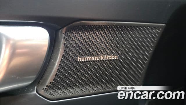 Volvo XC40 2025 — Photo 2/34