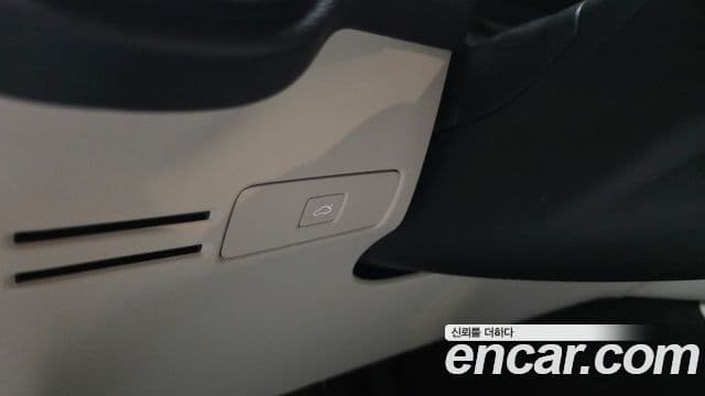 Volvo XC40 2025 — Photo 32/34