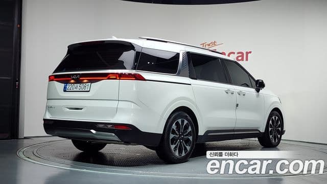 Kia Carnival 2023 — ფოტო 2/20