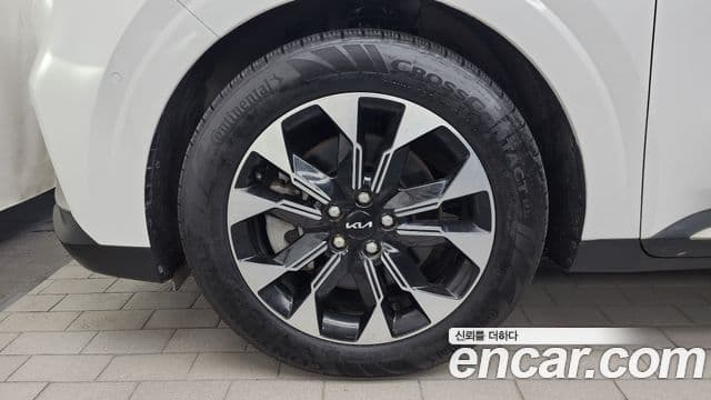 Kia Carnival 2023 — ფოტო 5/20