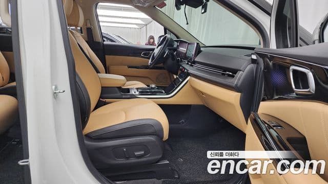 Kia Carnival 2023 — ფოტო 11/20