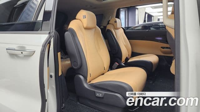 Kia Carnival 2023 — ფოტო 12/20