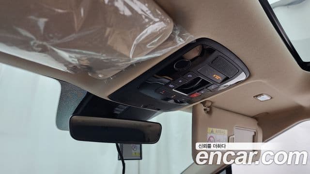 Kia Carnival 2023 — ფოტო 17/20