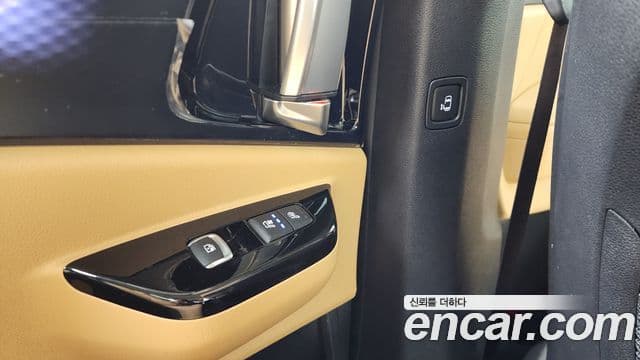 Kia Carnival 2023 — ფოტო 19/20