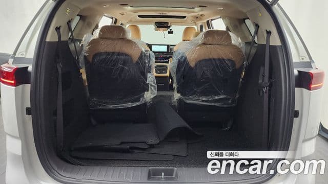 Kia Carnival 2023 — ფოტო 20/20