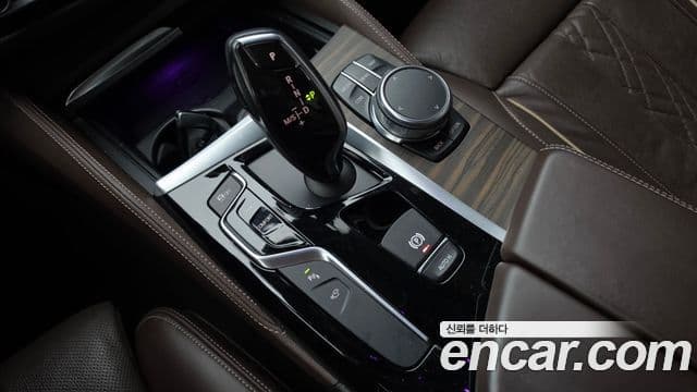 BMW 5 Series 2018 — Şəkil 9/20