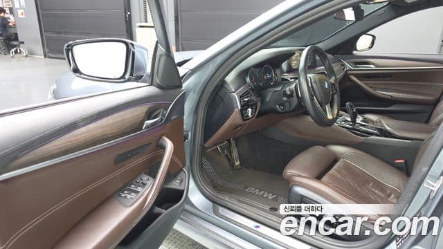 BMW 5 Series 2018 — Şəkil 10/20