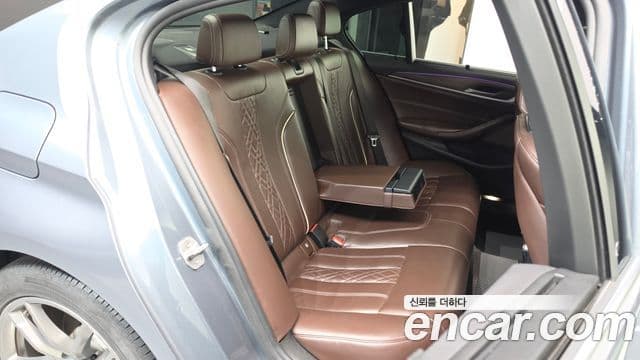 BMW 5 Series 2018 — Şəkil 11/20