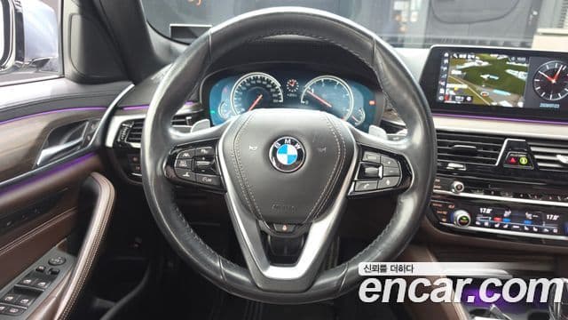 BMW 5 Series 2018 — Şəkil 13/20