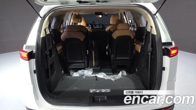 Kia Carnival 2021 — Şəkil 17/20