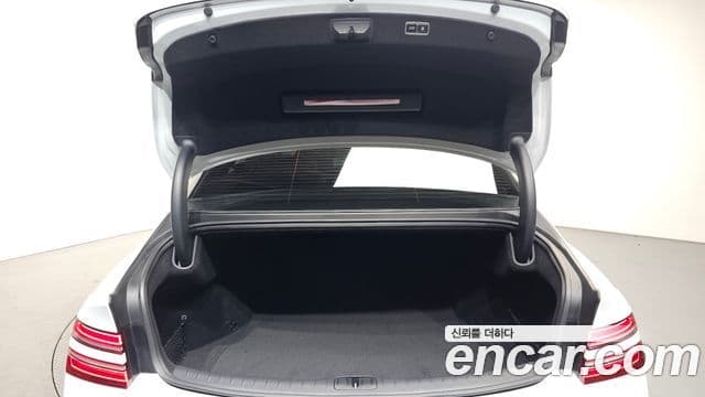 Genesis Electrified G80 2023 — Şəkil 18/20