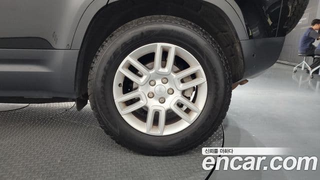 Land Rover Defender 2021 — ფოტო 9/32