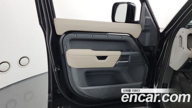 Land Rover Defender 2021 — ფოტო 27/32