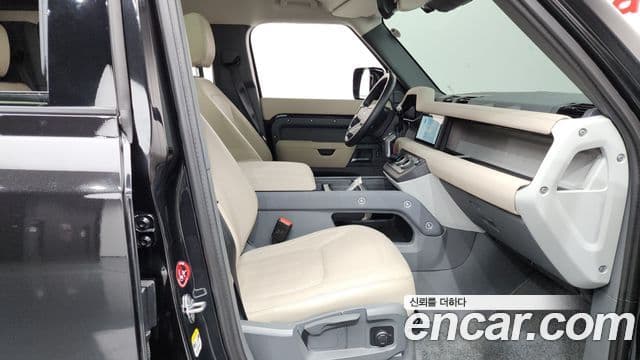 Land Rover Defender 2021 — ფოტო 19/32