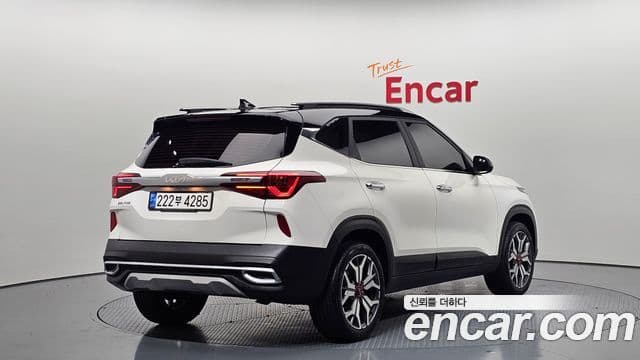 Kia Seltos 2021 — ფოტო 2/20